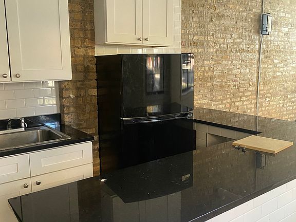 3rd image of 4833 N Talman Ave #1