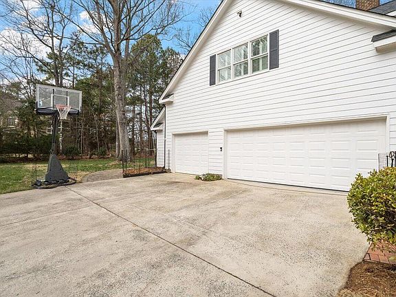 5th image of 112 Stratford Dr