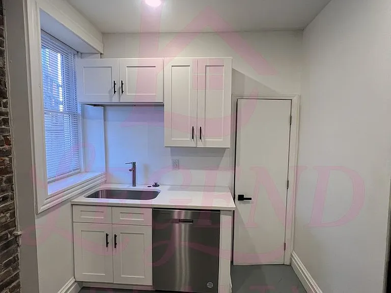 2615 Victor St — Photo 6