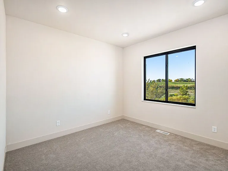 5631-5735 E Revere Dr — Photo 28