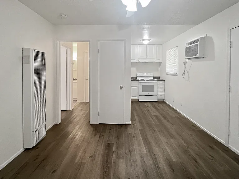Ethan Apartments — Photo 40