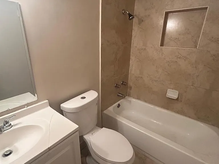 5821 Swordfish Ct #B — Photo 8