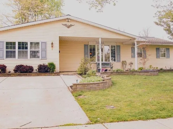 458 Thornridge Dr, Levittown, PA 19054