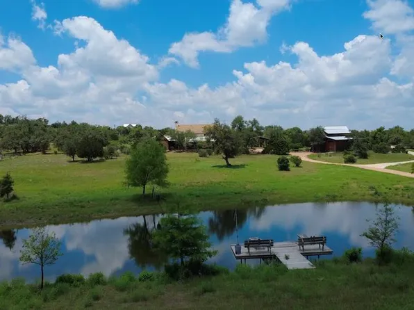 382 Breezy Hills Dr, Fredericksburg, TX 78624