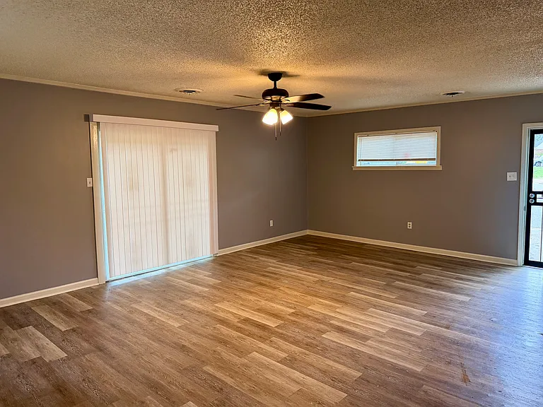2106 Worthington Cir — Photo 3
