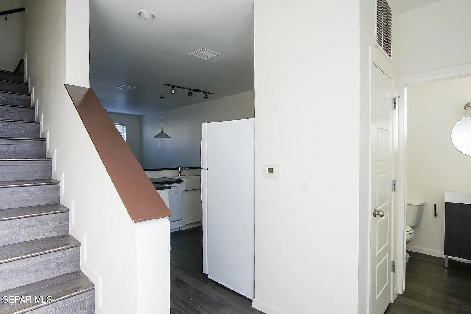 2 bed, 2.5 bath, 1000 sqft, $1,325 — Photo 4