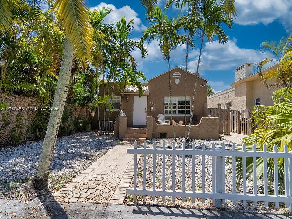 626 NE 4th Ct