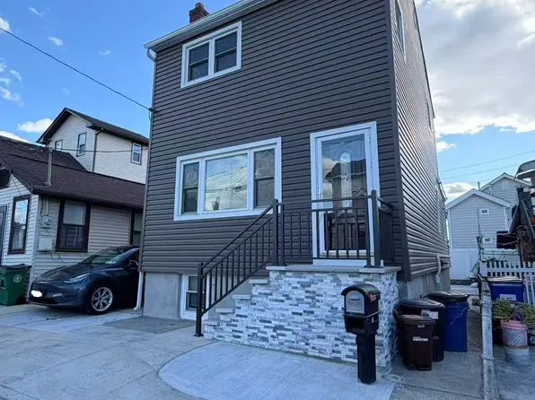 30 Seafoam Street image 2 of 17