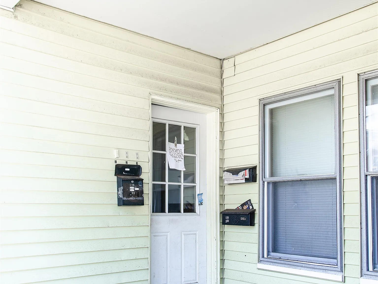 3 bed, 1.0 bath, 1372 sqft, $1,800 — Photo 3