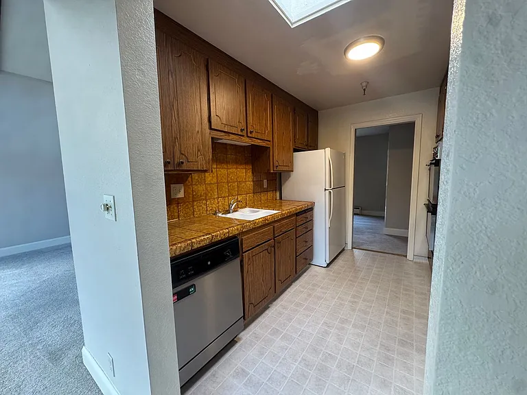 500 Poplar Avenue (903r) — Photo 19