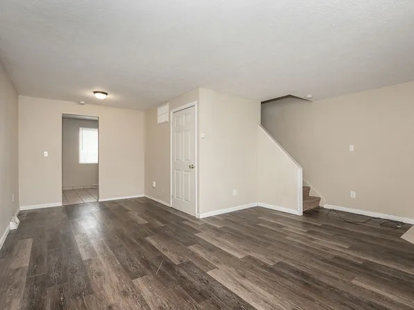 4871 Banbury Ct APT 25, Warrensville Heights, OH 44128