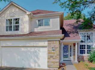 8 Penny Ct, Bolingbrook, IL 60440