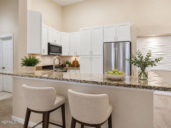 3rd image of 13810 SUTTON PARK Drive N #621