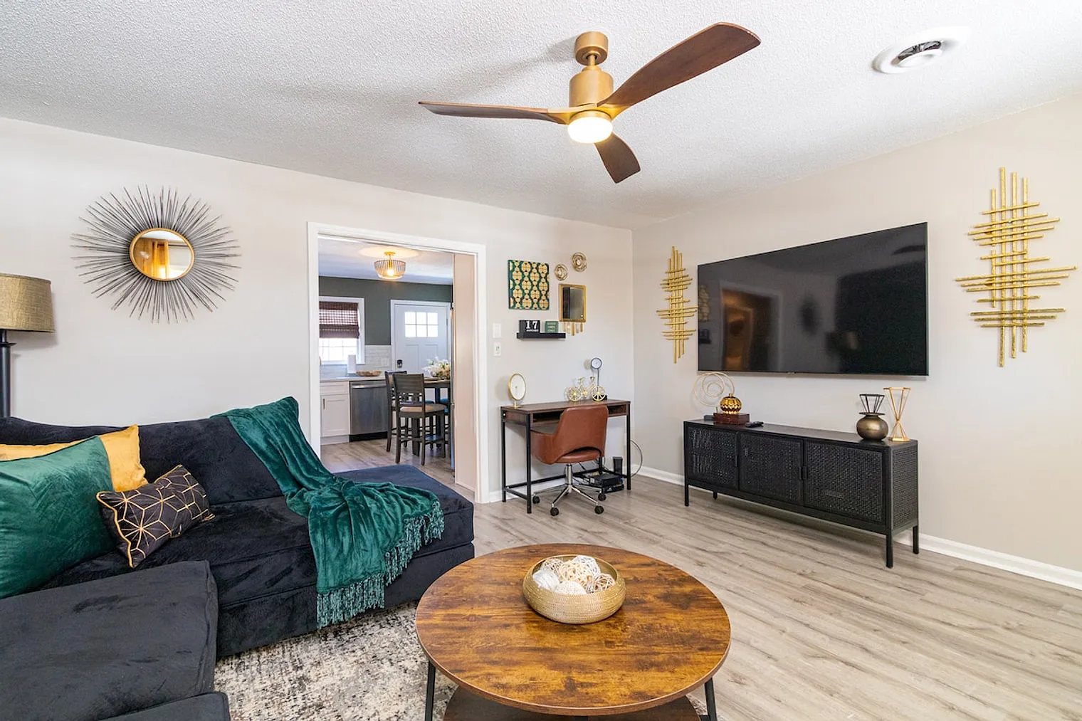 2 bed, 1.0 bath, $4,236 — Photo 3