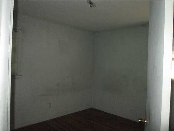 5th image of 2614 N Oakridge Cir
