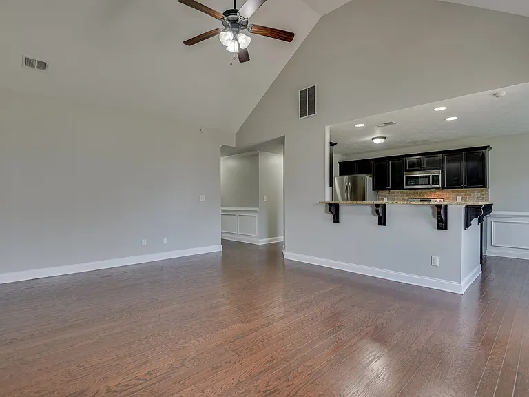 1721 Dunmore Ave — Photo 6