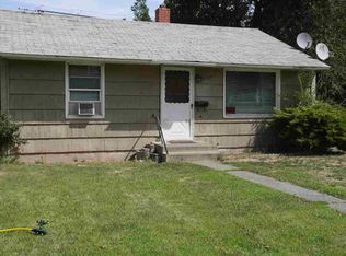 619 E 3rd St, Grandview, WA 98930