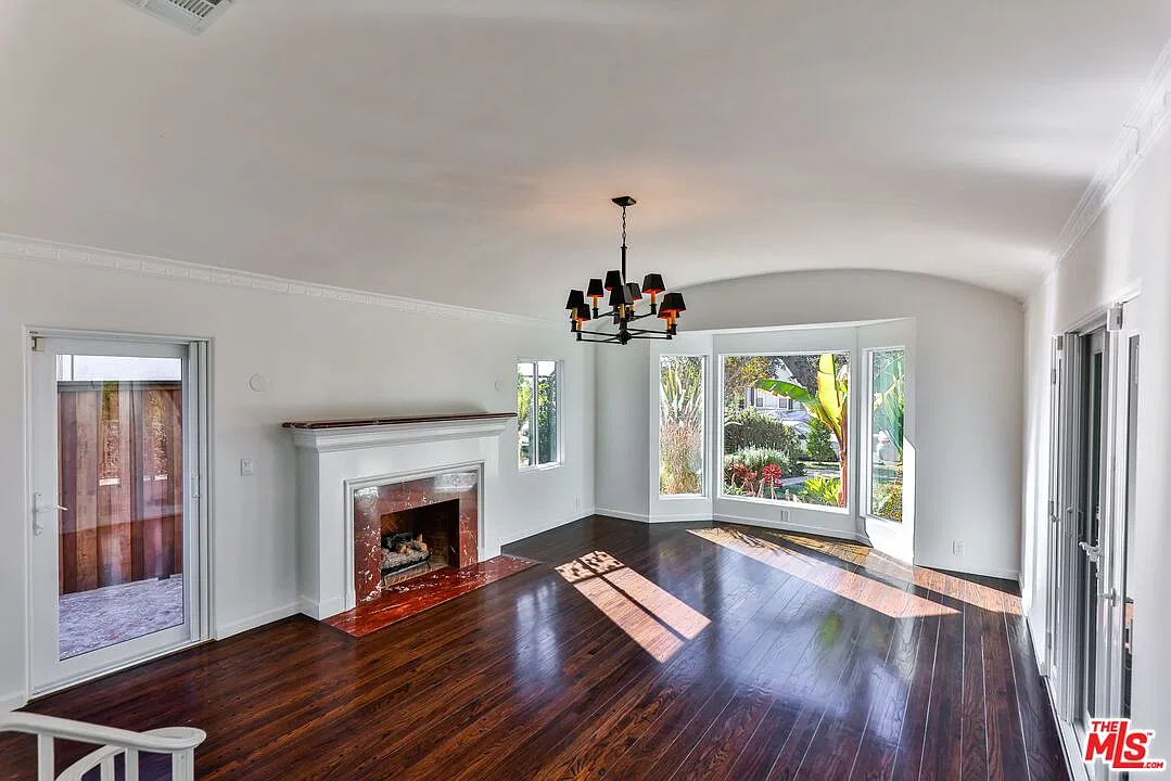 3 bed, 3.5 bath, 2162 sqft, $8,750 — Photo 1