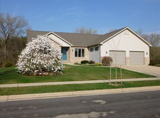 6876 Valiant Dr, Windsor, WI 53598