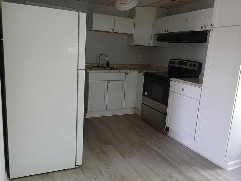 529 N Centre St #R — Photo 7