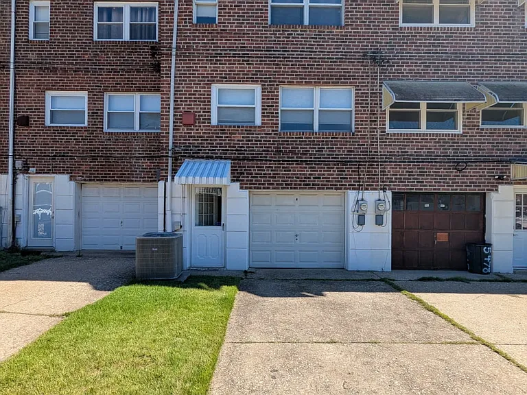 5480 Quentin St — Photo 20