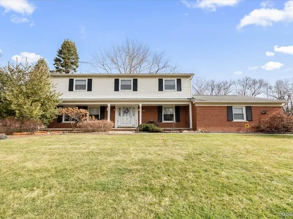 2681 McClintock Rd, Bloomfield Hills, MI 48302
