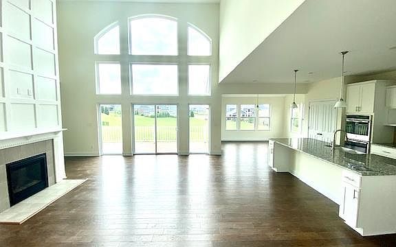 family room w window wall
