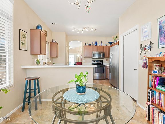 5th image of 1117 W LAUREL Avenue