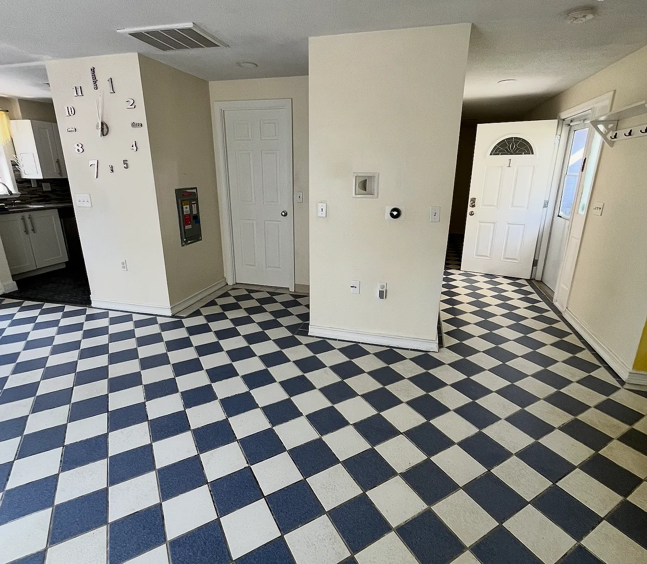 3 bed, 1.5 bath, 1112 sqft, $3,700 — Photo 4