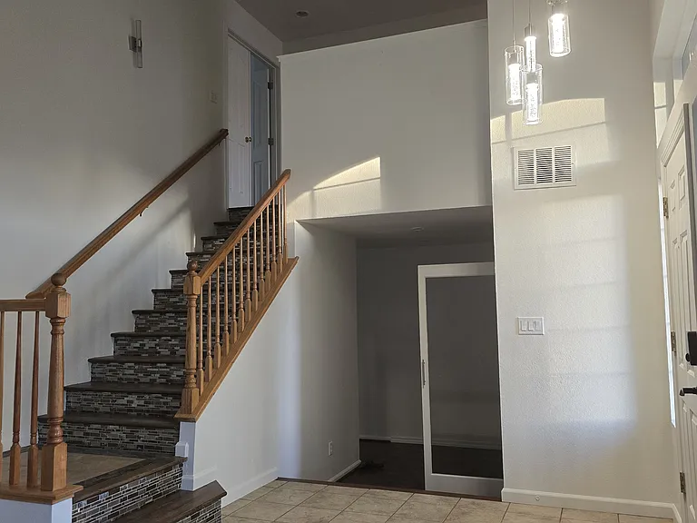 708 Eucalyptus Ave — Photo 4