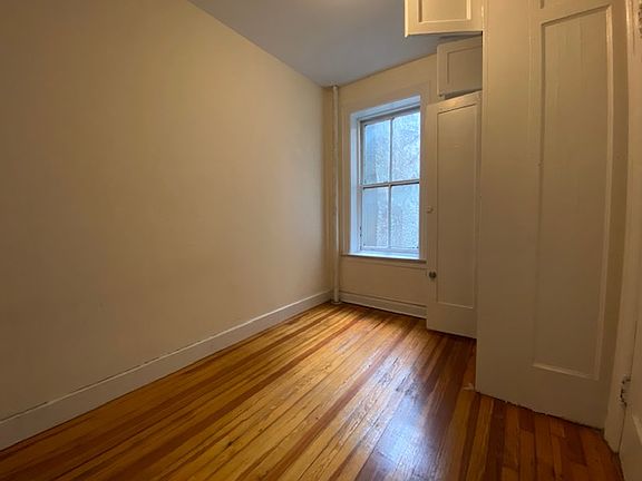 5th image of 33 Bank St APT 12A