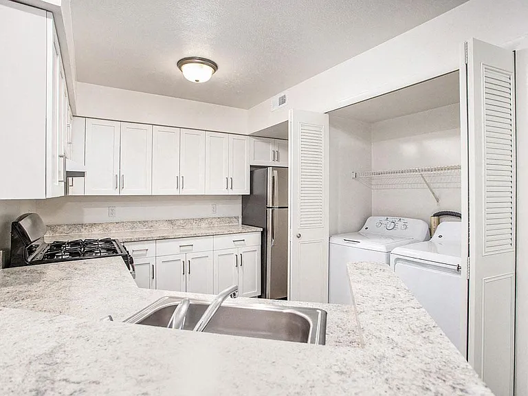 Glenn Valley Apartments — Photo 13