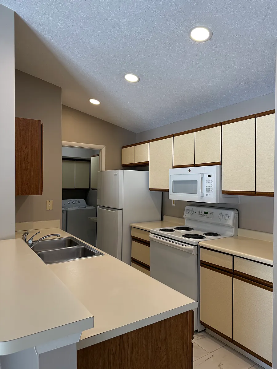Building Photo - 1301 Hollow Run #6