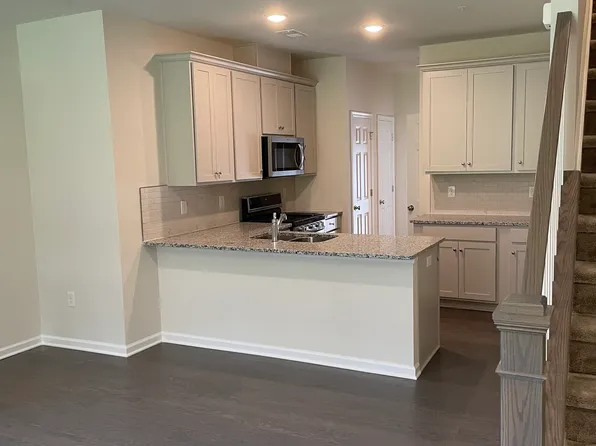 69 Arnold Dr, Wood Ridge, NJ 07075