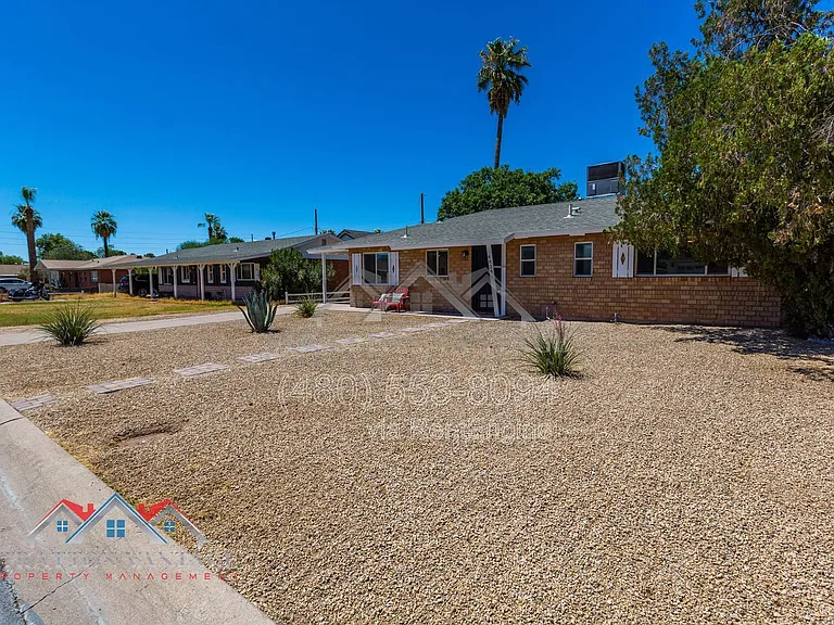 4826 E Avalon Dr — Photo 3