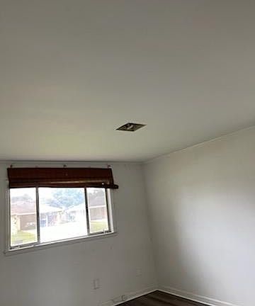 3rd image of 2411 Somerset Dr