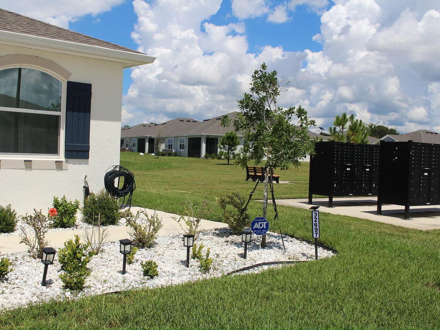 3 bed, 2.0 bath, 1587 sqft, $2,400 — Photo 4