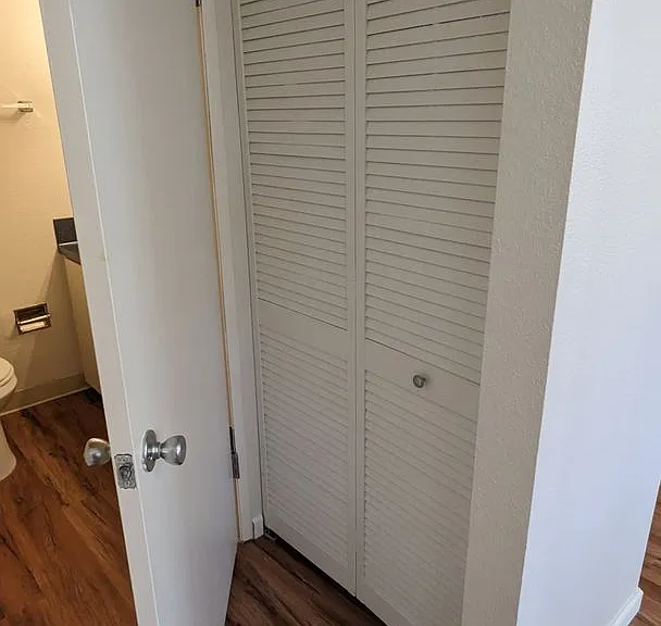 Watergate Apartments — Photo 23