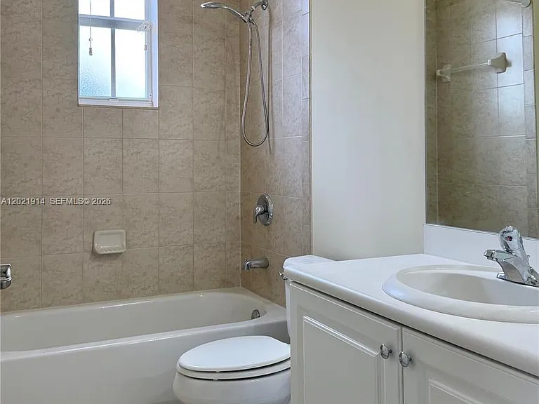 2885 SE 1st Dr #1 — Photo 9