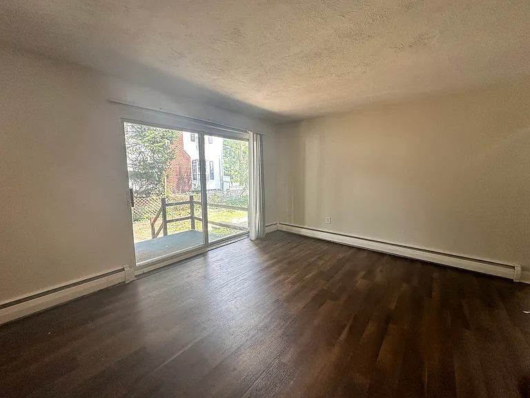 Pembroke Apartments — Photo 13