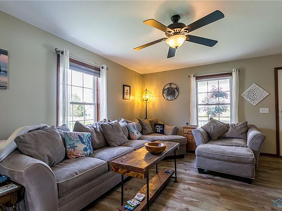 4th image of 202 Browne Dr