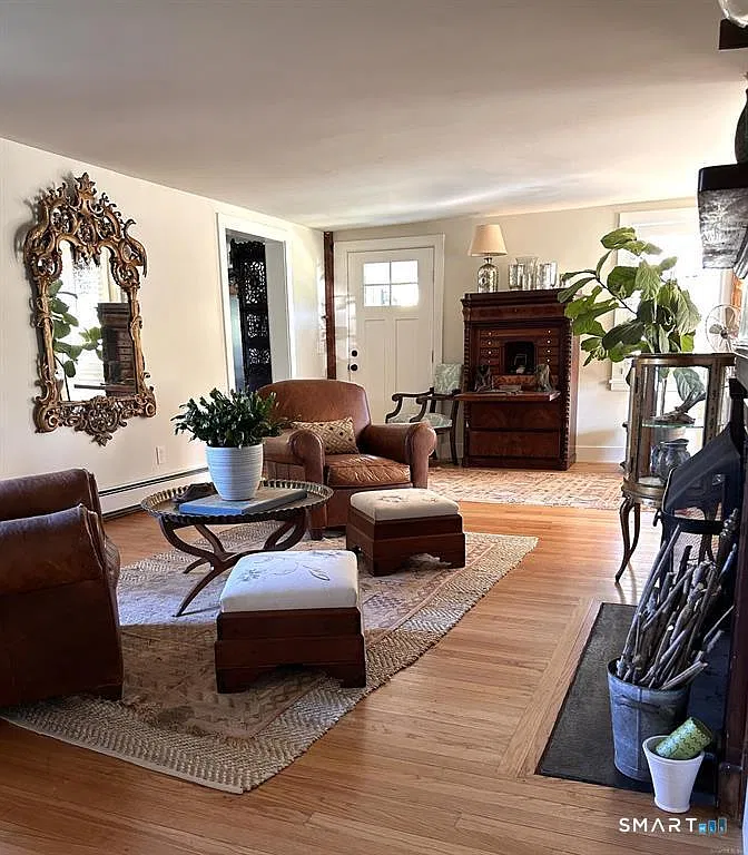 3 bed, 2.5 bath, 2364 sqft, $4,000 — Photo 3