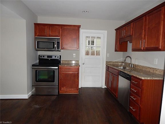 3rd image of 2816 Stratford Dr