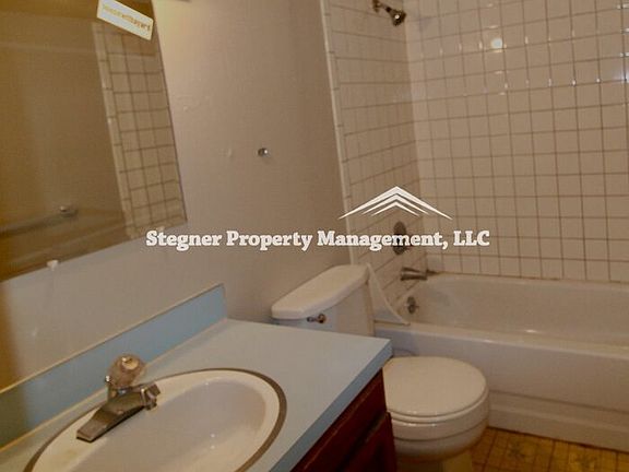 3rd image of 924 Glenmoor Dr