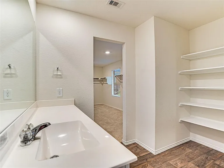 383 Sickle Loop — Photo 21