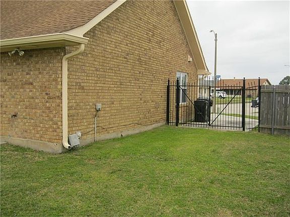 2nd image of 11270 S Idlewood Ct