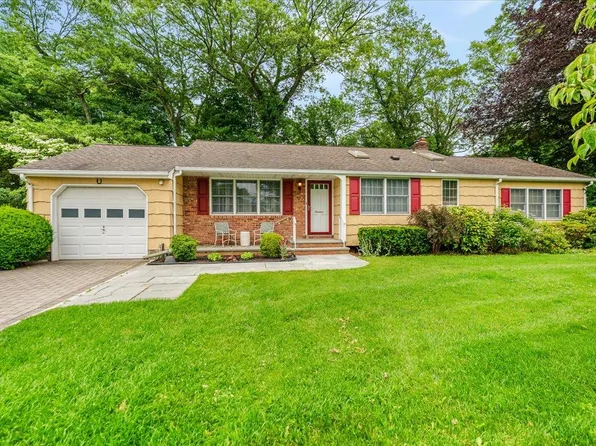 19 Daywood Court, East Northport, NY 11731