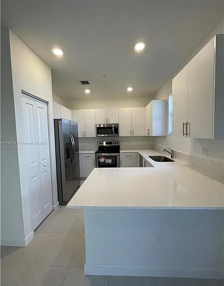 SW 159th Ct — Photo 2