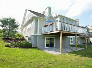 18 Pebble Beach Dr, Bloomfield, CT 06002