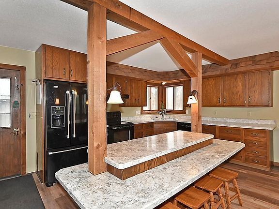 4th image of 2080 Edgewood Dr